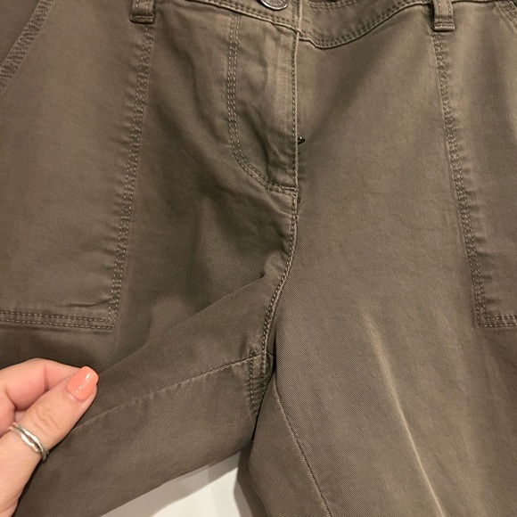 J.Crew city fit comfortable size 10 tan cargo style pants - 6 pockets. - Picture 4 of 15